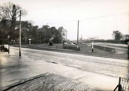 ARH Slg. Mütze 368, Endhaltepunkt und Wendeschleife der Stadtbahn Hannover vor dem Krankenhaus Nordstadt an der Haltenhoffstraße Ecke Herrenhäuser Kirchweg, vor 1945