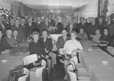 ARH Slg. Bartling 320, Versammlung der Standesbeamten aus den bis zur Gebietsreform selbständigen Gemeinden des ehemaligen Landkreises Neustadt am Rübenberge, um 1974