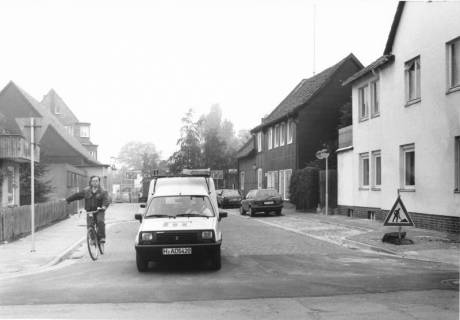ARH Slg. Bartling 531, Wallgasse, in der Mitte ein Kfz (Renault Rapid) der Malerfirma Meinecke, nach 1985