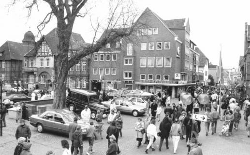 ARH Slg. Bartling 546, Herbstmarkt auf dem Kirchplatz in Neustadt, um 1980