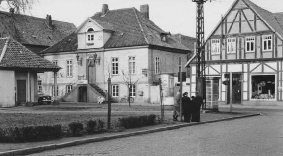 ARH Slg. Bartling 598, Marktstraße 2-4 (Altes Rathaus) / Ecke Leinstraße, um 1960