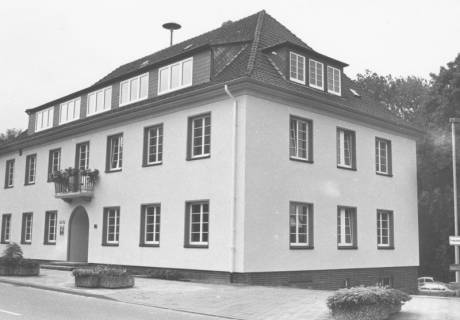 ARH Slg. Bartling 609, Rathaus in der Theodor-Heuss-Straße 18, um 1980