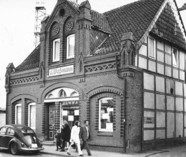 ARH Slg. Bartling 614, Schlachterei Adolf Wassmann, Marktstraße 33, Straßenfront, um 1970
