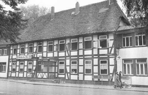 ARH Slg. Bartling 626, Hotel "Zum Stern" (Kurt Klockemann), Hannoversche Straße 3 (Mecklenhorster Straße), Fachwerkbau, Straßenfront, um 1980