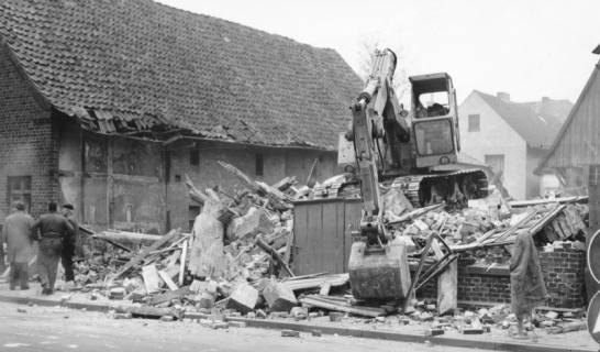 ARH Slg. Bartling 635, Abbruch eines Hauses in der Altstadt, 1969