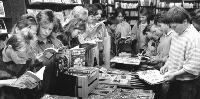 ARH Slg. Bartling 702, Windmühlenstraße 28, Buchhandlung Frerk, Inhaber: Waldemar Duda, um 1970