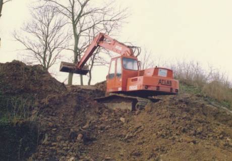 ARH Slg. Bartling 742, Erdarbeiten mit Bagger am Erichsberg, Neustadt a. Rbge., um 1985