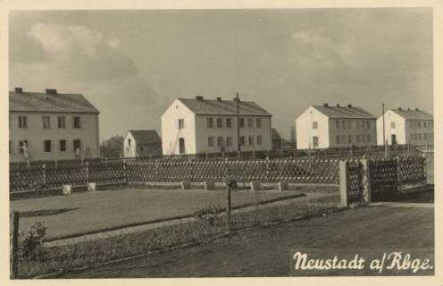 ARH Slg. Bartling 1000, Neubaugebiet Goethestraße / Schillerstraße, vier neu fertiggestellte Mietshäuser mit zwei Geschossen, Neustadt am Rübenberge, um 1970