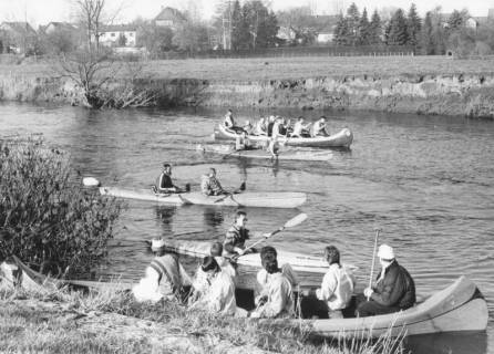 ARH Slg. Bartling 1039, Ostereierfahrt (?) von fünf Booten auf der Leine, Neustadt a. Rbge., um 1970