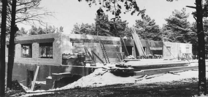 ARH Slg. Bartling 1240, Nordufer, im Rohbau befindlicher Neubau der Gaststätte Isensee (Strandhotel Weisser Berg), Steinhuder Meer, 1969
