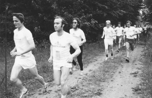 ARH Slg. Bartling 2061, Männner beim Waldlauf, 1974