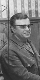 ARH Slg. Bartling 2076, Einzelporträt des Versehrtensportlers Bohn (?) in der Stadtschänke Helfers, 1974