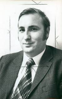 ARH Slg. Bartling 3149, Kreiskrankenhaus (später: KRH Klinikum Neustadt a. Rbge.), Lindenstraße 75: Friedrich Schmidt (später: Manhal), Verwaltungsdirektor, Porträt, Neustadt a. Rbge., um 1975
