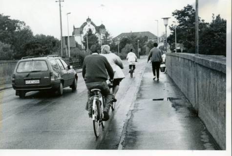 ARH Slg. Bartling 3246, Löwenbrücke, Blick von der Mitte nach Westen auf das Amtsgericht und die Justizvollzugsanstalt, Neustadt a. Rbge., um 1989