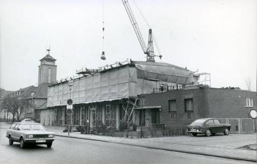 ARH Slg. Bartling 3290, Richtfest des Erweiterungsbaus des Feuerwehrhauses der Freiwilligen Feuerwehr an der Lindenstraße 17, Neustadt a. Rbge., 1975