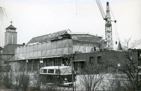 ARH Slg. Bartling 3291, Richtfest des Erweiterungsbaus des Feuerwehrhauses der Freiwilligen Feuerwehr an der Lindenstraße 17, Neustadt a. Rbge., 1975