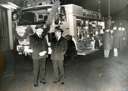 ARH Slg. Bartling 3295, Neuer Rüstwagen 2 der Feuerwehr mit bekränztem Führerhaus und geöffnetem Seitenteil, Ansicht von vorn links, Neustadt a. Rbge., 1985