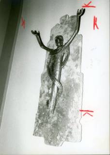 ARH Slg. Bartling 3687, Auferstehung, Kreuzwegstation in Bronze auf Natursteinplatte als Wandbild in der katholischen Kirche St. Peter und Paul, Neustadt a. Rbge., um 1985