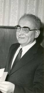 ARH Slg. Bartling 4450, Porträt von Wilhelm Hogrefe, Leiter der Kreissparkassenfiliale, Mariensee, 1971