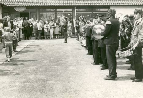 ARH Slg. Bartling 4614, Besuch einer Delegation aus Mardorf / Neustadt a. Rbge. in Mardorf / Hessen, Empfang vor der Festhalle mit Musik der Feuerwehrkapelle, Homberg-Mardorf, 1987