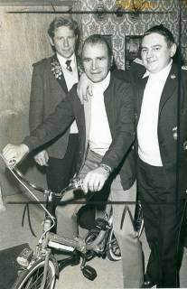 ARH Slg. Bartling 4794, Drei Sieger bei den Sportschützen mit gewonnenem Klapprad, Otternhagen, 1974