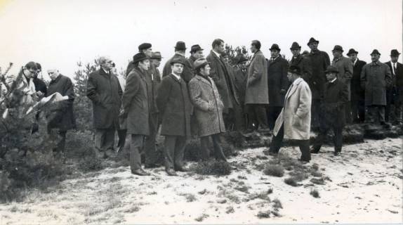 ARH Slg. Bartling 4984, Besichtigung des Blanken Flats durch eine größere Zahl von Politikern des Kommunalverbandes Großraum Hannover, Esperke-Warmeloh, um 1975