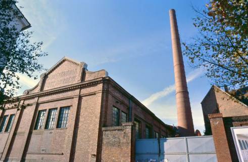 ARH Slg. Bürgerbüro 27, Kesselhaus mit Schornstein der ehemaligen Wurstfabrik Fritz Ahrberg, Linden, 1999