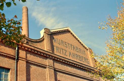ARH Slg. Bürgerbüro 36, Dach und Schornstein des Kesselhauses der ehemaligen Wurstfabrik Fritz Ahrberg, Linden, 1999