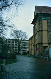 ARH Slg. Bürgerbüro 87, Neustädter Kirchhof hinter der Stadtkirche St. Johannis, Calenberger Neustadt, 2001