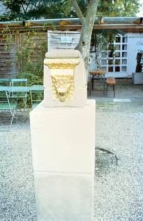 ARH Slg. Bürgerbüro 100, "Linox" Säule im Biergarten "Linderner Turm", Linden, 2000