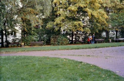 ARH Slg. Bürgerbüro 274, Wildermuthweg in der Südstadt mit den Häuser der Bandelstraße im Hintergrund, Hannover-Südstadt, 2000