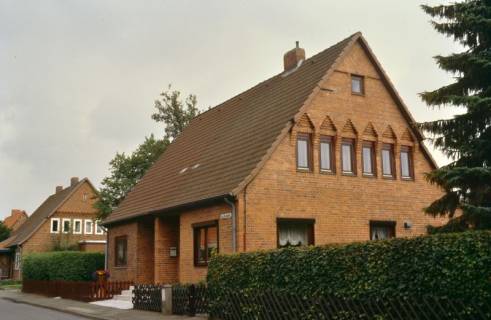 ARH Slg. Bürgerbüro 332, Wohngebäude am Bergdahle 19/20 (vorn) und 15/17 (hinten), Alt-Laatzen, 1998