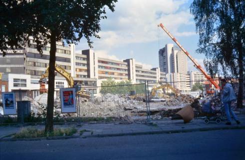 ARH Slg. Bürgerbüro 474, Abriss der ehemaligen Lindener Aktien-Brauerei  mit Blick auf das Ihme-Zentrum, Linden, 2000