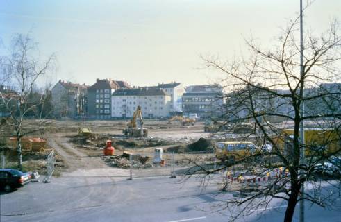 ARH Slg. Bürgerbüro 483, Blick vom Ihme-Zentrum auf das Gelände der ehemaligen Lindener Aktien-Brauerei  nach dem Abriss an der Blumenauer Straße, Linden, 2000