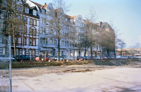 ARH Slg. Bürgerbüro 486, Gelände der ehemaligen Lindener Aktien-Brauerei nach dem Abriss mit Blick auf Wohngebäude an der Stephanusstraße, Linden, 2000