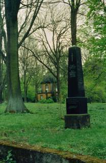 ARH Slg. Bürgerbüro 596, Grabstein von August und Mary Knappwost geb. Lohse auf dem Stadtteilfriedhof Lindener Berg, Linden, 1996