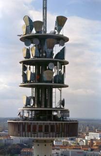 ARH Slg. Bürgerbüro 664, Blick vom Bredero Hochhaus Lister Tor auf den VW-Turm, Hannover-Oststadt, 1997