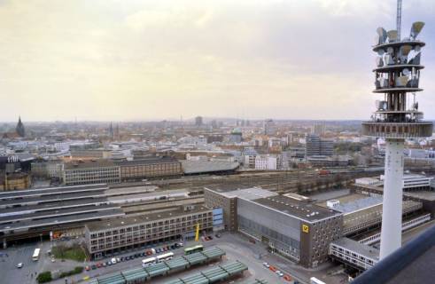 ARH Slg. Bürgerbüro 665, Blick vom Bredero Hochhaus Lister Tor auf die Stadt und VW-Turm, Hannover-Oststadt, 1997