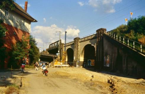 ARH Slg. Bürgerbüro 784, Baustelle am Stellwerk und der Eisenbahnbrücke am Leinhäuser Weg, Leinhausen, 2005