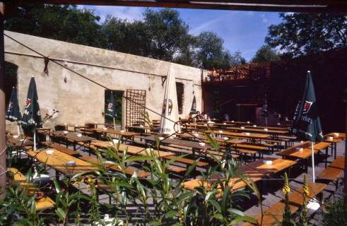 ARH Slg. Bürgerbüro 832, Biergarten Gretchen am Kesselhaus auf dem Gelände des Faust e. V. (ehemals Gelände der Bettfedernfabrik Werner & Ehlers), Linden-Nord, 1997