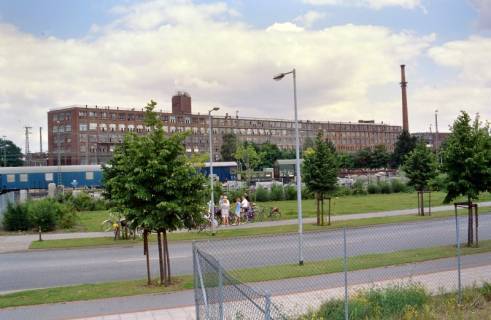 ARH Slg. Bürgerbüro 863, Blick vom Weidedamm auf das Gebäude von ContiTech, Hannover-Nordstadt, 1997