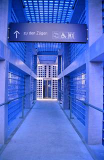 ARH Slg. Bürgerbüro 867, Glastunnel mit Fahrstuhl zum Bahnhof, Hannover-Nordstadt, 1997