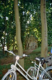 ARH Slg. Bürgerbüro 905, Blick auf den Hexenturm im Hinüberschen Garten, Marienwerder, 1998