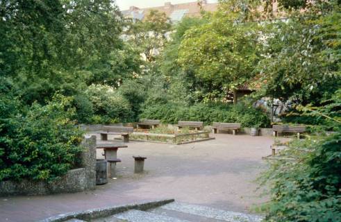 ARH Slg. Bürgerbüro 932, Parkbänke auf dem Bonifatiusplatz (Umgestaltung 2003), List, um 2001