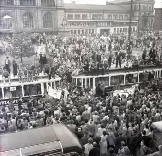 ARH Slg. Fratzer 01-001/0007, Rückkehr von Hannover 96 vom Finale der Deutschen Meisterschaft in Hamburg, Hannover, 1954