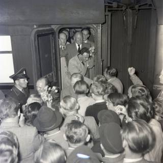 ARH Slg. Fratzer 01-002/0001, Rückkehr von Hannover 96 vom Finale der Deutschen Meisterschaft in Hamburg, Hannover, 1954