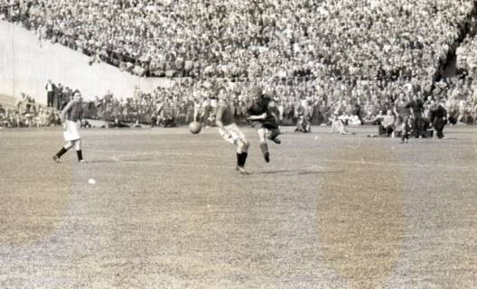 ARH Slg. Fratzer 01-006/00013, Endspiel der Deutschen Meisterschaft 1954 in Hamburg, Hannover 96 gegen Kaiserslautern, Hamburg, 1954