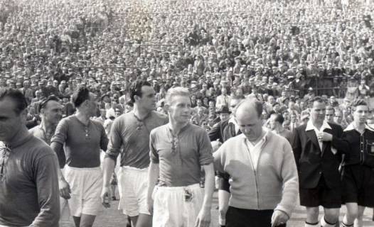 ARH Slg. Fratzer 01-006/00023, Endspiel der Deutschen Meisterschaft 1954 in Hamburg, Hannover 96 gegen Kaiserslautern, Hamburg, 1954