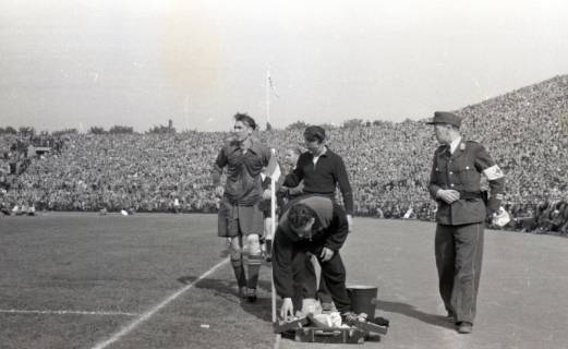 ARH Slg. Fratzer 01-007/0002, Endspiel der Deutschen Meisterschaft 1954 in Hamburg, Hannover 96 gegen Kaiserslautern, Hamburg, 1954