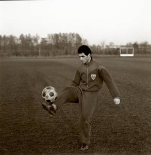 ARH Slg. Fratzer 01-0026/0004, Unbekannter Spieler beim Training, ohne Datum